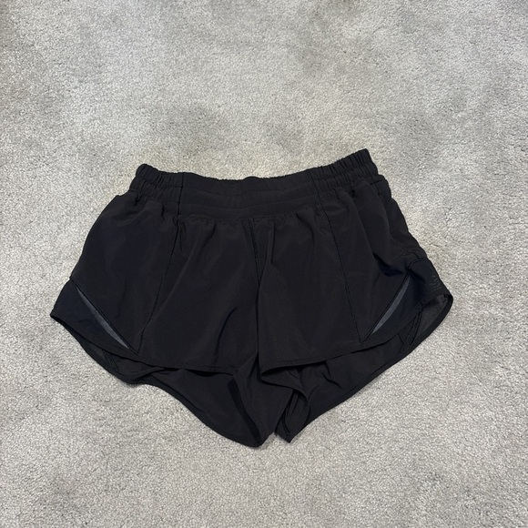 Black Lululemon Hotty Hot Short Size 4 - Picture 1 of 3